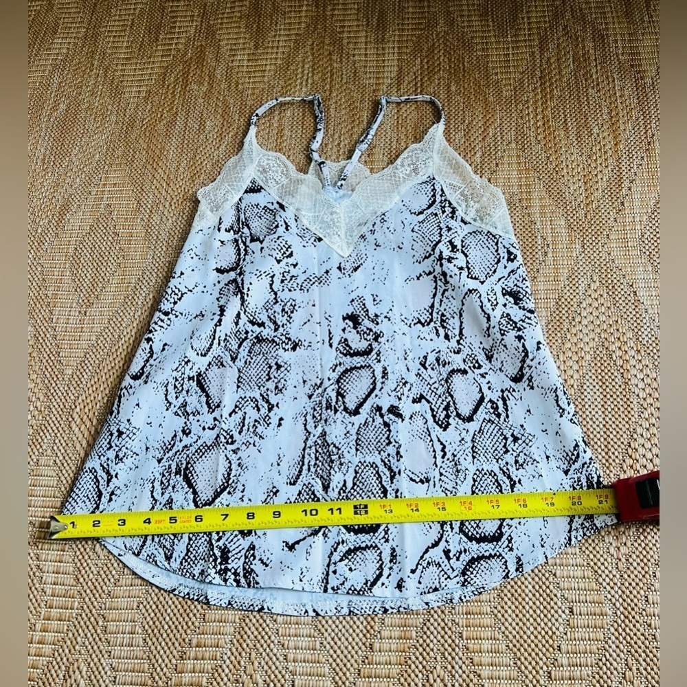 Boutique Women's Scalloped Lace Snake Print V-Neck Cami,Tank Top,Size S - Picture 2 of 8